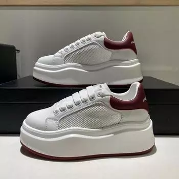 Европейские дышащие белые туфли McQueen женские летние 2024 новые популярные сетчатые туфли с увеличенным каблуком на платформе супер мягкие повседневные туфли 35 белый