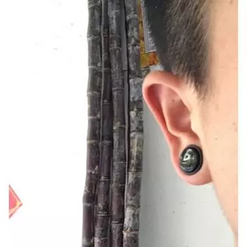 Европейские и американские черные акриловые украшения против аллергии 14mm (single)