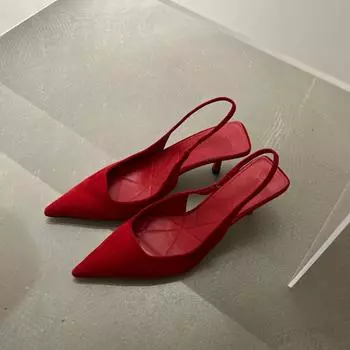 Европейские и американские модные сандалии 2024 года, летние новые замшевые простые однорядные туфли с острым носком 35 чёрный