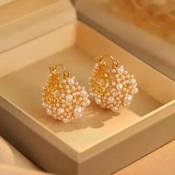 Европейские и американские модные серьги с маленьким рисовым жемчугом, женские полые серьги-пряжки, легкие, роскошные, нишевые, высокого класса, уникальные, универсальные серьги 18K