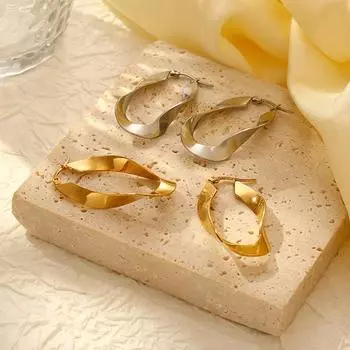 Европейские и американские модные тенденции. Гальванизированные плоские серьги неправильной формы из нержавеющей стали 18 карат. Легкие, роскошные, простые серьги.