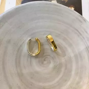 Европейские и американские простые U-образные серьги INS. Женские новые модные двухцветные серьги 2023 года. Высококачественные легкие роскошные универсальные серьги. серебряный