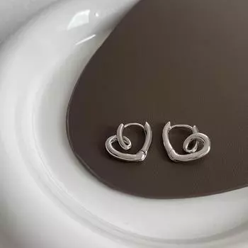 Европейские и американские ретро-металлические геометрические серьги для женщин 2024 года. Высококачественные легкие роскошные универсальные серьги.