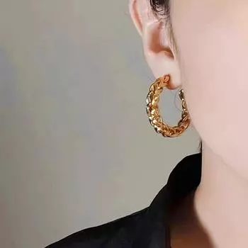 Европейские и американские серьги-кольца с плетеными колечками из пшеницы: Стильный дизайн ниши в форме буквы С для женщин Small золотой