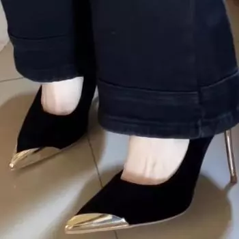 Европейские и американские сексуальные замшевые туфли на высоком каблуке-стилете 2025 года, новые металлические заостренные банкетные туфли, универсальные, не уставшие ноги, французские одинарные туфли 35