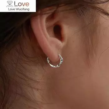 Европейские маленькие серьги-гвоздики с кольцом Мёбиуса для женщин, минималистичные металлические витые пирсинги, корейские модные украшения