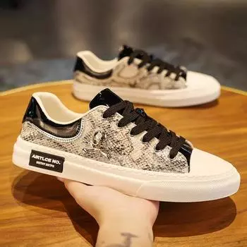 Европейские новые туфли для мужчин Кожаные повседневные туфли Роскошные плоские туфли для скейтбординга с черепами из змеиной кожи Кроссовки для уличных трендов 39 чёрный