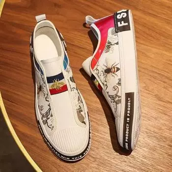 Европейские новые туфли для мужчин Кожаные повседневные туфли Модные плоские туфли для скейтбординга Уличная молодежная мода Мокасины без застежек 39 чёрный