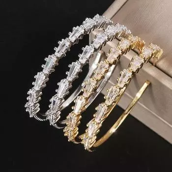 Европейские ювелирные изделия Медные зубцы Микро инкрустированные цирконием Золотого цвета Большие серьги-кольца для женщин