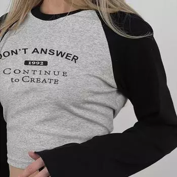 Европейский и американский осенне-зимний женский уличный топ с буквенным принтом и контрастным укороченным топом с длинными рукавами, базовый топ с круглым вырезом и круглым вырезом S