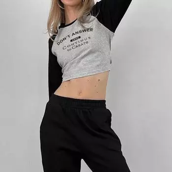 Европейский и американский осенне-зимний женский уличный топ с буквенным принтом и контрастным укороченным топом с длинными рукавами, базовый топ с круглым вырезом и круглым вырезом S