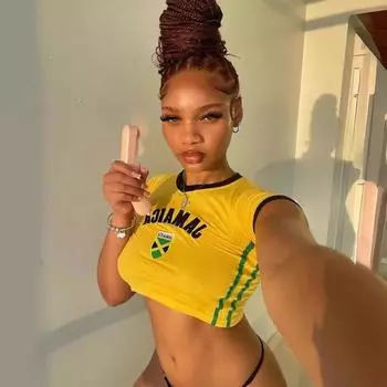 Европейский и американский ретро-эстетичный повседневный топ с вышивкой буквами, летняя футболка с короткими рукавами, спортивный минималистичный стиль S жёлтый