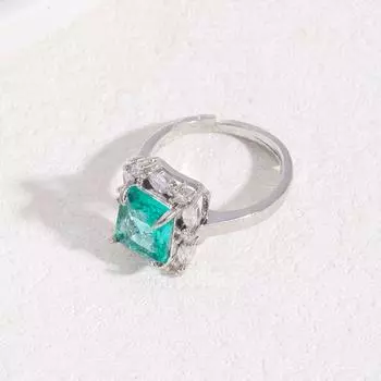 Европейское и американское квадратное ожерелье Женское Легкая роскошь Ретро Универсальный Темперамент Инкрустированный циркон Геометрия Набор из трех штук в наличии