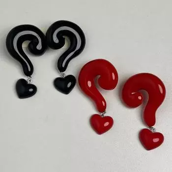 Exaggerated red question mark earrings чёрный