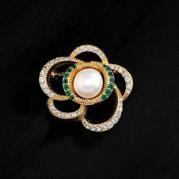 Exquisite and simple camellia brooch, niche natural pearl, high-end corsage, suit neckline temperament, pin accessories, women