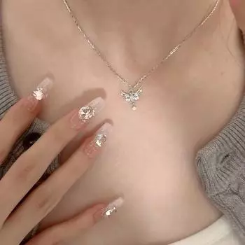 Exquisite Flash Fiamond Butterfly Fringe Pendant Necklace For Women Light Luxury Clavicle Chain Jewelry Accessories Gift 1pc