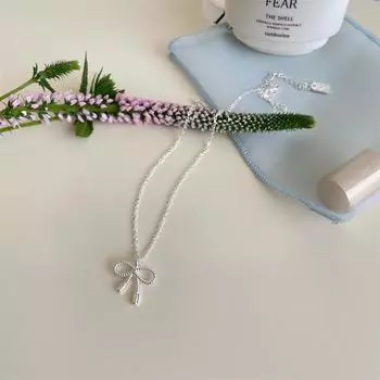 Exquisite niche twist bow design sense high-end necklace women s light luxury sweet Mori versatile collarbone chain 524 925 silver