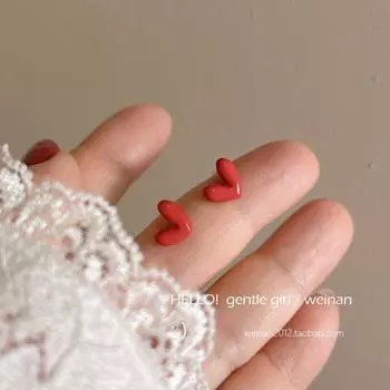 Exquisite Small Red Three-Dimensional Heart along One Side Girlish Style Stud Earrings Spring and Summer Simplicity Eardrop Jewelry Girl A pair of stud earrings
