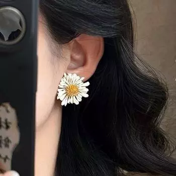 Eye-Catching Tool ~ Handmade Exquisite Classic Style Daisy Flower Earrings Spring and Summer New Vacation Earrings Ear Clips Female Mimi White (Pair of Silver Needle Earrings)