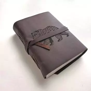 Ежедневник из нелинейчатой бумаги ручной работы с гравировкой формата А5, с замком на ремешке и кожаной обложкой, ежедневник для офиса, 100 страниц 7 x 5 in коричневый