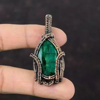 Подвеска с ограненным замбийским изумрудом, подвеска с медной проволокой, подвеска ручной работы, подарок для мамы, подвеска из натурального драгоценного камня, ювелирное изделие с медной проволокой