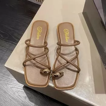 Fairy wind flat-bottomed toe slippers female outer wear 2025 summer new French square head cross beach toe sandals 35