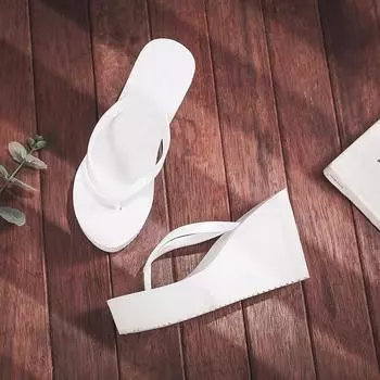 Мода 2024 года. Туфли на высоком каблуке. Женские домашние тапочки. Шлепанцы на платформе. Низкие шлепанцы на танкетке. Резиновые шлепанцы. Летние песочные новые женские конфетные цвета. 35 белый