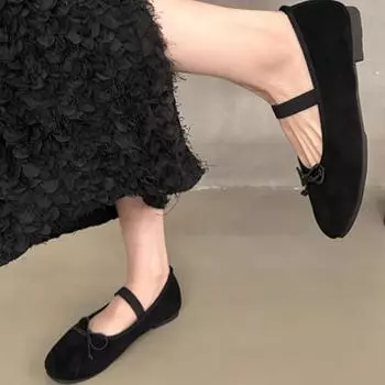 Мода 2024 года, новые осенние женские однотонные модные и удобные туфли-лодочки с тонким ремешком и бантом 35 чёрный