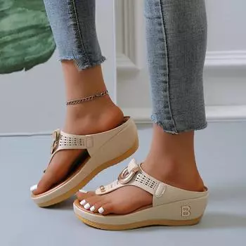Fashion 2024 New Women s Shoes Flip Flops Women s Slippers Fashion Metal Decoration Beach Slippers Women Summer Plus Size Wedge Slippers 35 белый