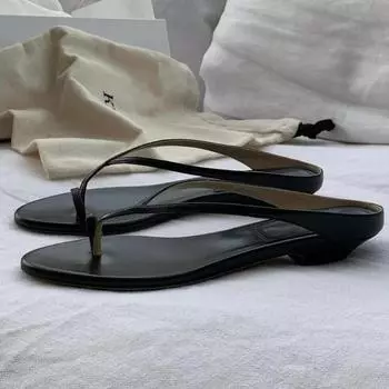 Fashion 2024 Summer Casual Women s Slippers High Quality Low Heel Outdoor Beach Shoes Fashionable Open Toed Lightweight Women s Slippers 35 вино красного