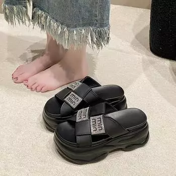 Мода 2024 Лето Новые Серебряные Плетение Тапочки Женские Досуг Пляжные Сандалии Универсальные Тапочки с Подошвой Сандалии Женские Роскошные 35 бежевый