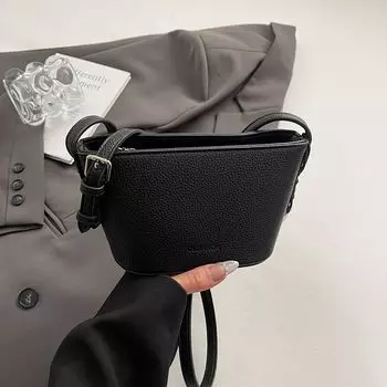 Fashion 2025 New Versitile Fashion Shoulder Messenger Bag High Sense Boat Bag Ingot Bag Mini Small Bag Women Black Pendant