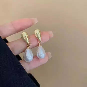 Fashion Baroque Water Drop Pearl Earrings Retro Pearl Ear Stud Pearl Stud Earrings Wedding style 1