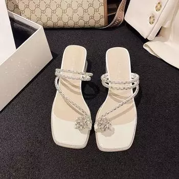 Модные французские толстые тапочки для женщин, летняя новинка 2024 года, тапочки с бриллиантами Dove Egg Water и сандалии с двойным носком 34 серебряный