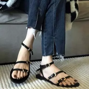Модные сандалии на плоской подошве с металлической пряжкой, женские летние сексуальные пляжные римские сандалии с открытым носком и обхватом щиколотки, элегантные туфли 35 чёрный