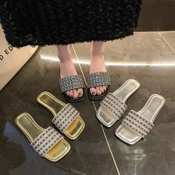 Fashion open-toed one-word slippers 2024 summer new flat-bottomed not tired feet rhinestone beach slippers women s wear 35 чёрный