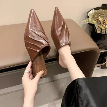 Модные туфли на плоской подошве с острым носком, женская модная обувь, летние сандалии-мюли 2024 года, плиссированные шлепанцы с открытой пяткой, новые женские шлепанцы 35 чёрный