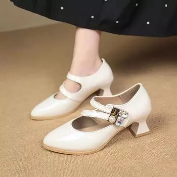 Fashion Retro Rhinestone with Mary Jane s Shoes 2024 New Shallow Mouth Square Buckle Black Patent Leather Thick Heel Women s Shoes 35 бежевый
