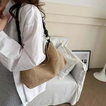 Модная морская отпускная ветровая тканая маленькая квадратная сумка 2024 года, новая нишевая сумка через плечо, простая универсальная женская сумка чёрный