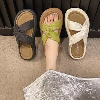 Fashion small fragrant cool slippers women s outer wear 2025 summer new thick-bottomed casual new Chinese-style printed temperament sandals 35