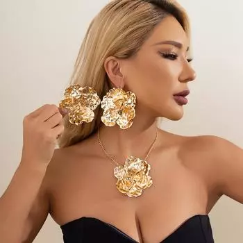 Fashion Style Liquid Metal Pleated Petal Necklace, Personalized Three-Dimensional Large Flower Collarbone Necklace