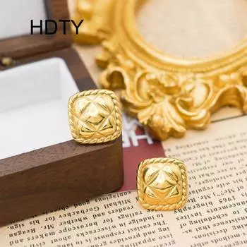 Fashion temperament square texture twist edge titanium steel earrings high-end niche retro versatile earrings золотой