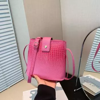 Fashion texture trend casual small square bag 2024 summer new mobile phone bag simple retro niche messenger bag women чёрный