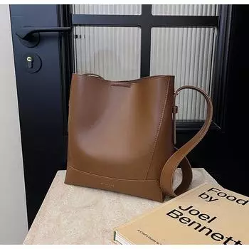 Fashion texture women s bag 2024 new large-capacity bucket bag niche foreign style shoulder crossbody bag net red bag