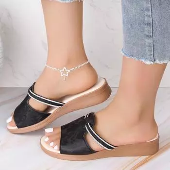 Модные женские тапочки 2024 Новые летние повседневные пляжные тапочки на толстой подошве Сандалии на танкетке Модные туфли с открытым носком Женская обувь больших размеров 35 бежевый