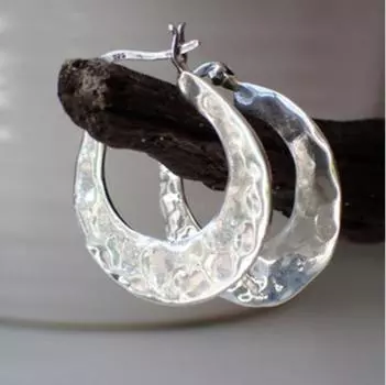 Fashionable and creative women s earrings серебряный