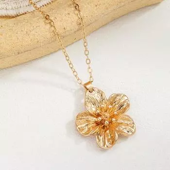 Fashionable And Elegant Metal Pleated Flower Pendant Necklace, Simple Five Petal Flower Collarbone Chain Necklace