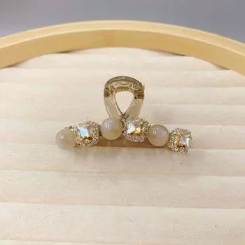 Fashionable and Elegant Square Crystal and Bead Hair Clip, Niche and Versatile Design, Hair Accessories for Exquisite Updos