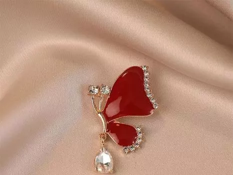 Fashionable Red Butterfly Alloy Brooch with A High-end Feel A Niche Anti-exposure Pin A Versatile Accessory for Fixing Clothes