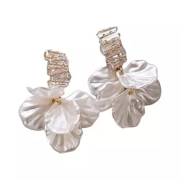 Fashionable Sturdy Alloy Shell Drop Earrings with Bowknot and Zirconia for Everyday Wear and Special Occasions белый